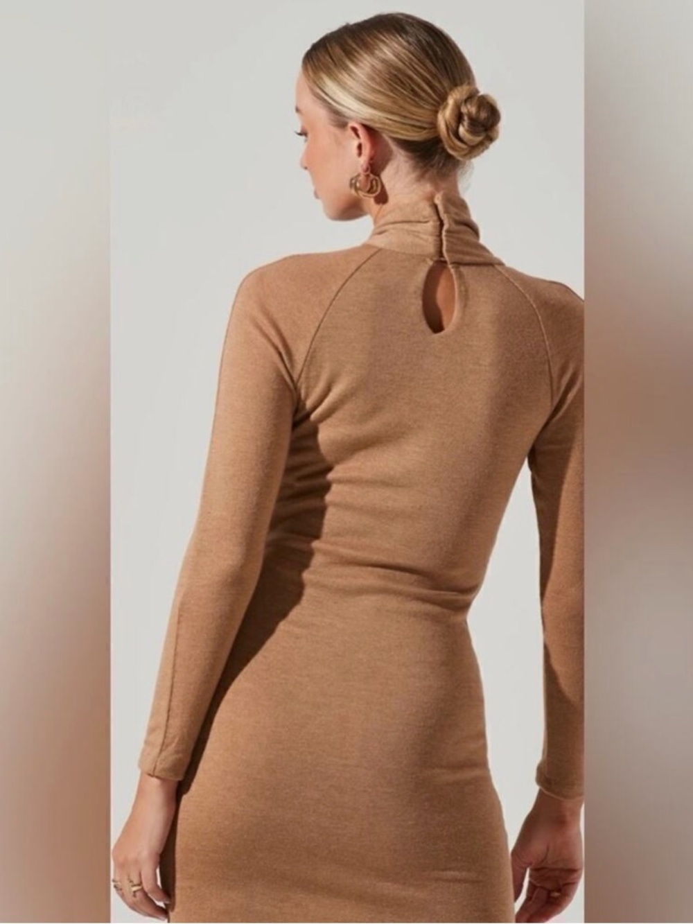 ASTR The Label nude long sleeve cross neck dress NWT size M - Picture 2 of 6